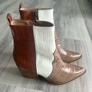 Arider Girl NWOB from Buckle Brown & White Stacked Leather Boots size‎ 7